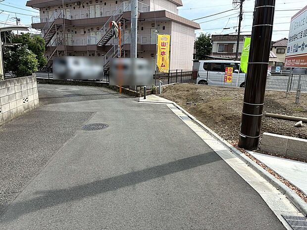 一戸建てが多く、静かで落ち着いた雰囲気を満喫できるエリアです。