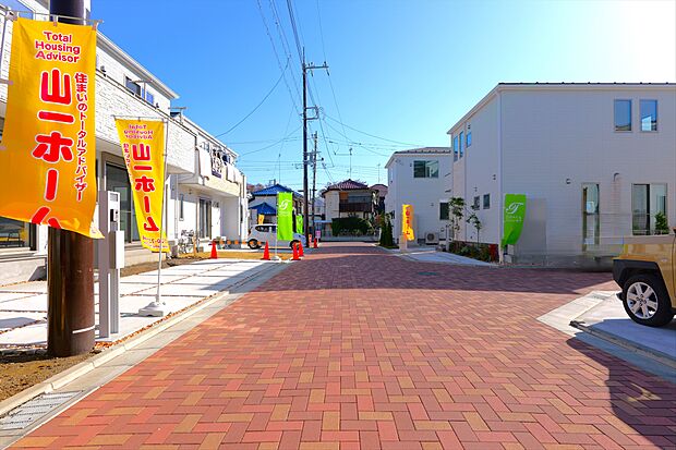 分譲地内道路は路面温度の低滅や透水性に優れたインターロッキングを採用。