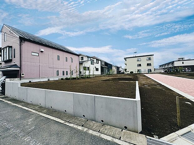 角地につき、あたたかい陽射しと心地よい風を贅沢に味わえます。