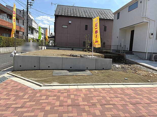 一戸建てが多く、静かで落ち着いた雰囲気を満喫できるエリアです。