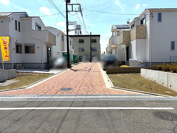 分譲地内道路は路面温度の低滅や透水性に優れたインターロッキングを採用。