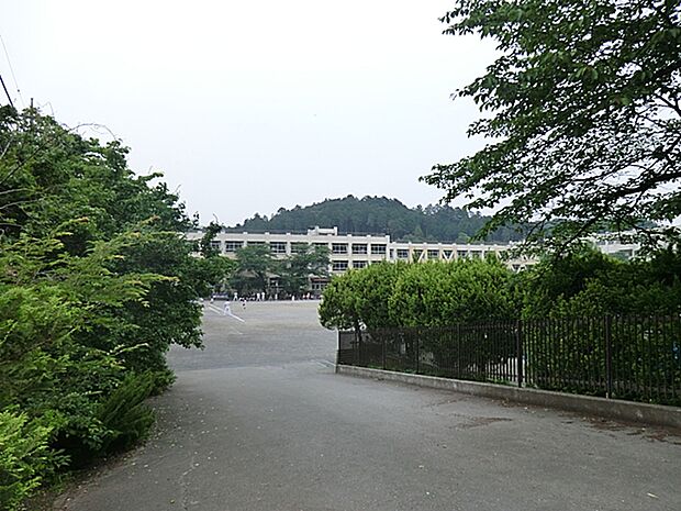 青梅第四小学校 徒歩10分:風通しの良い、明るく活力にあふれた学校を目指しています。