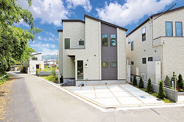 (外壁イメージ)セルフッ素コートの外壁は傷や汚れに強く、厚さ18mmのサイディングがお家を守ります。