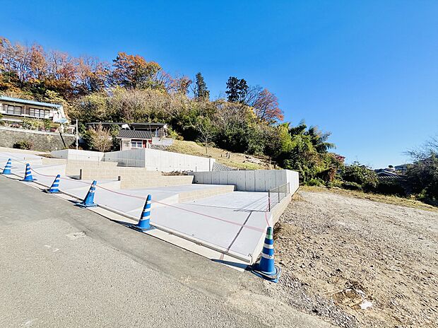 多摩川のほとり、緑に囲まれ自然を身近に感じることのできる住環境。