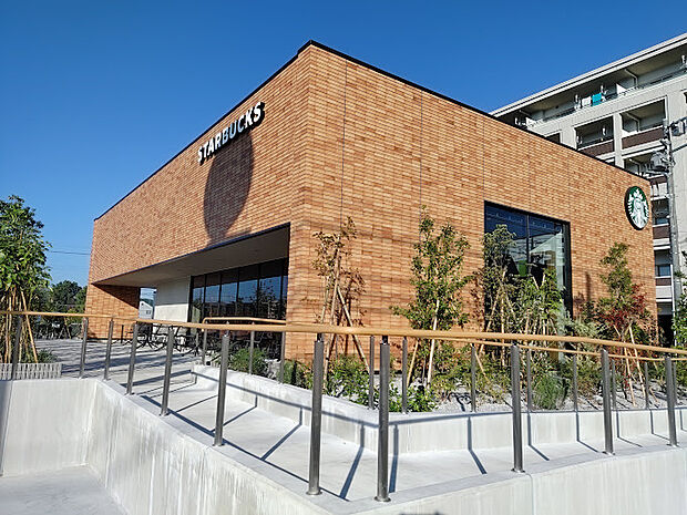 スターバックスコーヒー羽村栄町店　徒歩5分・焙煎コーヒーで知られる。軽食ありWi-Fiも完備です。