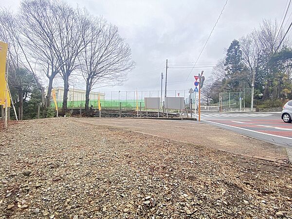 【現地土地】緑豊かで閑静な住宅街に、坪超の敷地をご用意。建築条件付き売地の良さを最大限に活かすことが