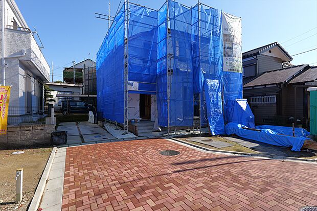 角地につき、あたたかい陽射しと心地よい風を贅沢に味わえます。