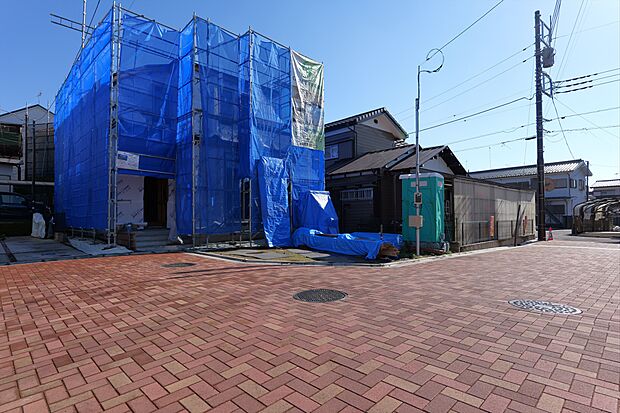 便利で穏やかな暮らしを満喫できる好立地に、全6区画の統一された美しい街並み。