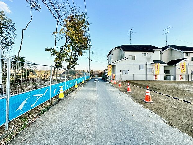 交通量は多くありませんので、車の出し入れも心配ありません。