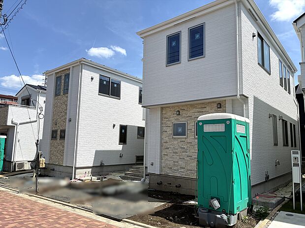 一戸建てが多く、静かで落ち着いた雰囲気を満喫できるエリアです。