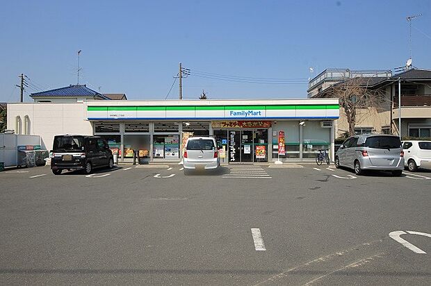 ファミリーマート羽村栄町二丁目店 徒歩3分・24時間営業が頼もしく、ATMや宅配便の利用可能です。