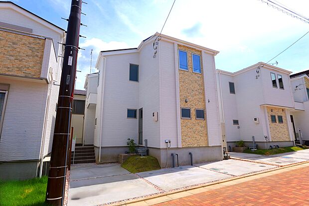 閑静で緑豊かな住宅地に32坪以上の広々とした敷地の邸宅です。