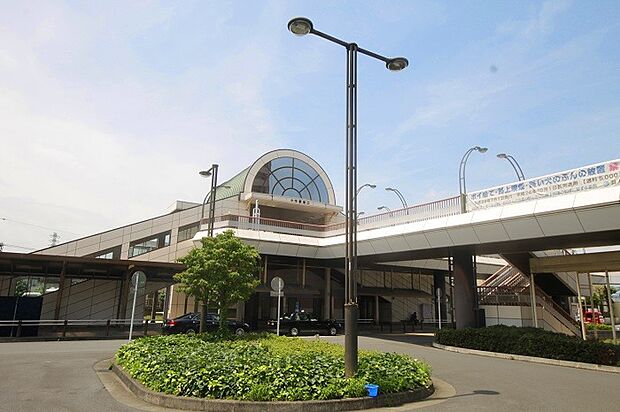 小作駅 徒歩15分・通勤、通学、お出掛けの際に便利な距離で、立川・新宿駅まで直通でアクセス可能です。
