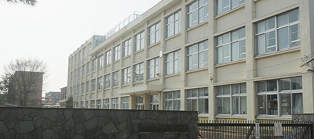 栄小学校 徒歩3分・2022年版「共働き子育てしやすい街ランキング」で全国4位、都内2位です。