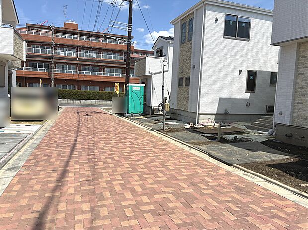 一戸建てが多く、静かで落ち着いた雰囲気を満喫できるエリアです。