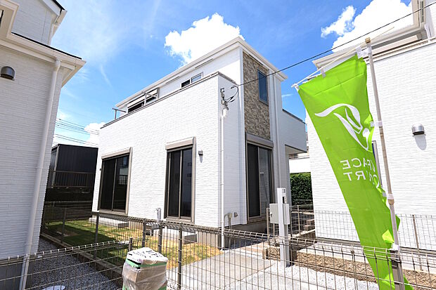 一戸建てが多く、静かで落ち着いた雰囲気を満喫できるエリアです。