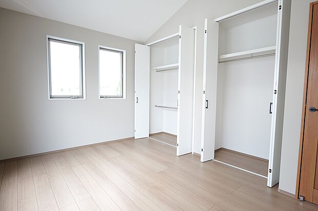 各居室にクローゼットがあり、スッキリとしたお部屋になります。