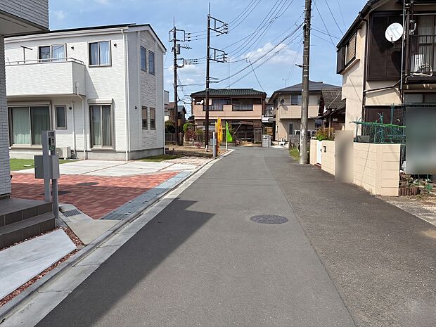 一戸建てが多く、静かで落ち着いた雰囲気を満喫できるエリアです。