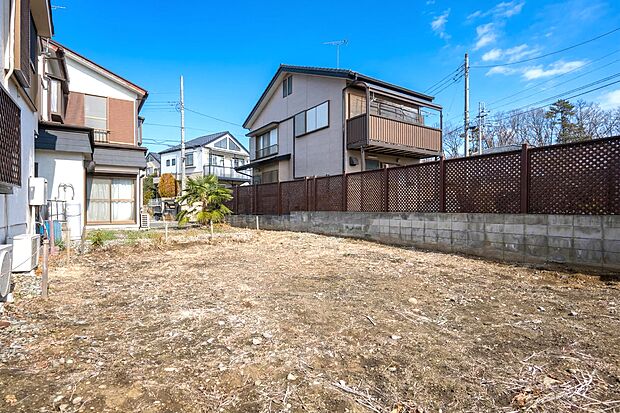 分譲地ならではのコミュニティ形成で防犯性も高まり、暮らしやすい環境です。