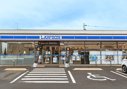 ローソン青梅新町五丁目店 徒歩5分・24時間営業が頼もしく、ATMや宅配便などの利用も可能です。