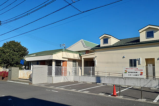 ねむのき幼稚園 徒歩5分・・お子様と手を繋いで歩いて行くのにちょうど良い距離です。
