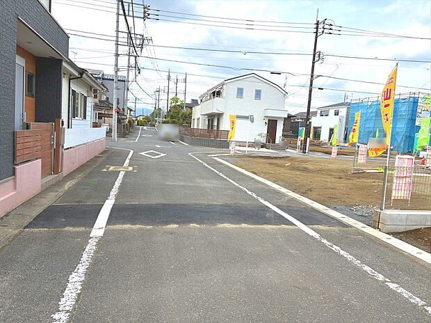 便利で穏やかな暮らしを満喫できる好立地に、全6区画の統一された美しい街並み。