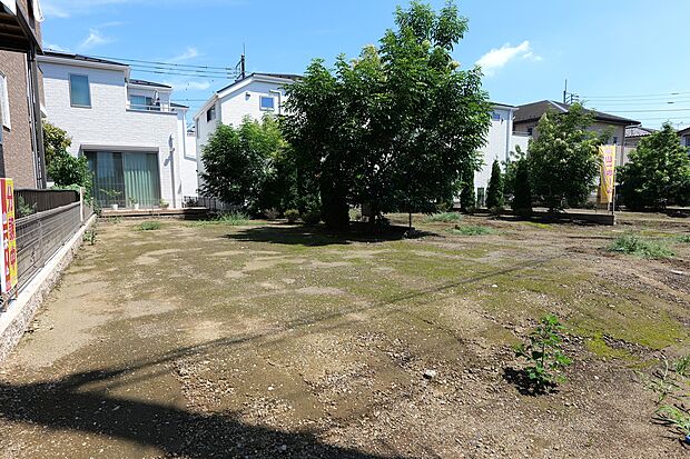 一戸建てが多く、静かで落ち着いた雰囲気を満喫できるエリアです。