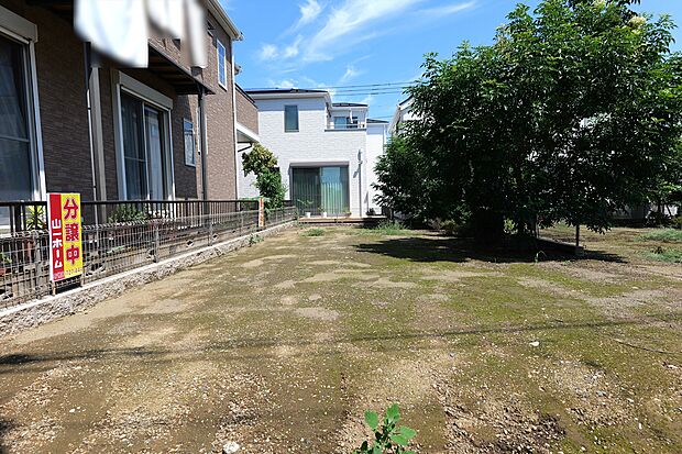 分譲地ならではのコミュニティ形成で防犯性も高まり、暮らしやすい環境です。