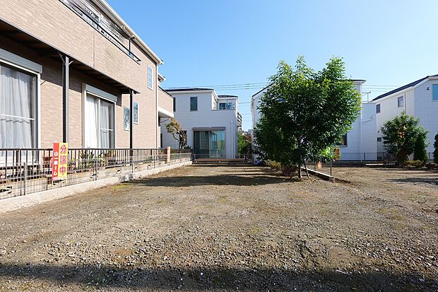 一戸建てが多く、静かで落ち着いた雰囲気を満喫できるエリアです。