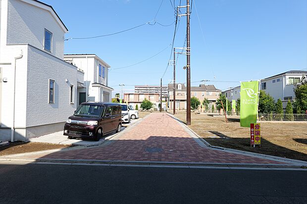 分譲地内道路は路面温度の低滅や透水性に優れたインターロッキングを採用。