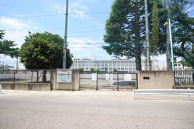 市立福生第二中学校 徒歩5分・風通しの良い、明るく活力に溢れた学校です。