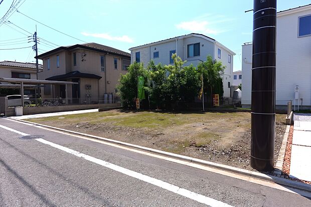 一戸建てが多く、静かで落ち着いた雰囲気を満喫できるエリアです。