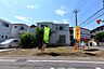 外観：緑豊かで閑静な住宅街に、34坪超の敷地をご用意。