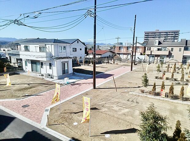 便利で穏やかな暮らしを満喫できる好立地に、全17区画の統一された美しい街並み。