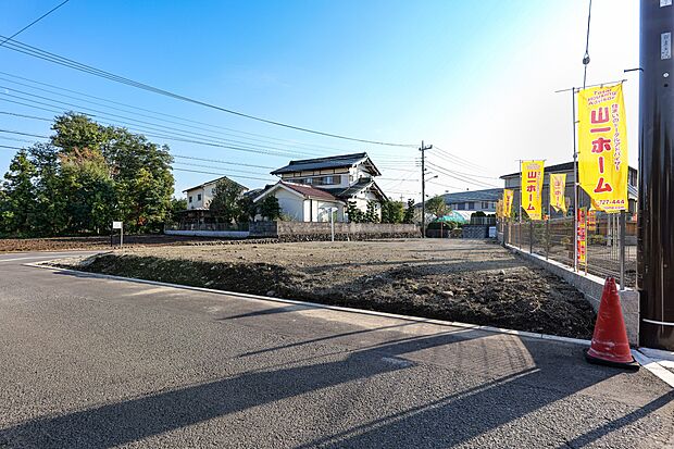 一戸建てが多く、静かで落ち着いた雰囲気を満喫できるエリアです。