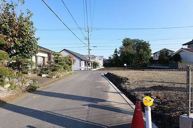 一戸建てが多く、静かで落ち着いた雰囲気を満喫できるエリアです。