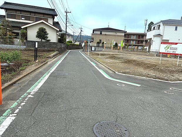 一戸建てが多く、静かで落ち着いた雰囲気を満喫できるエリアです。
