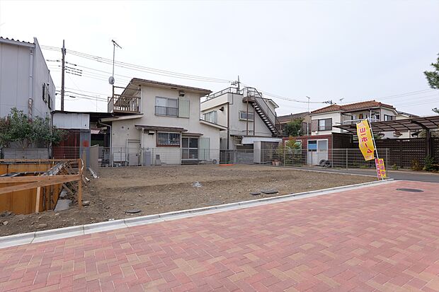 一戸建てが多く、静かで落ち着いた雰囲気を満喫できるエリアです。