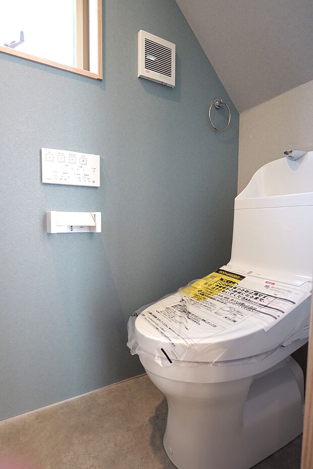 忙しい朝の時間帯に嬉しい1F・2Fトイレ設置。フチレス形状でお掃除ラクラクです。