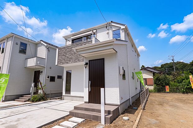 一戸建てが多く、静かで落ち着いた雰囲気を満喫できるエリアです。