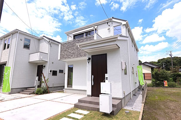 一戸建てが多く、静かで落ち着いた雰囲気を満喫できるエリアです。