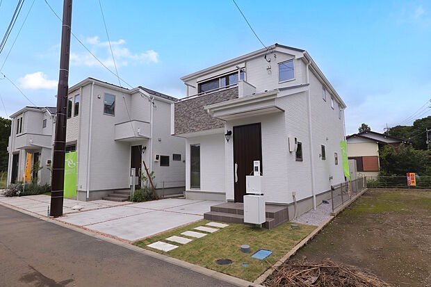 便利で穏やかな暮らしを満喫できる好立地に、全4区画の美しい街並み。
