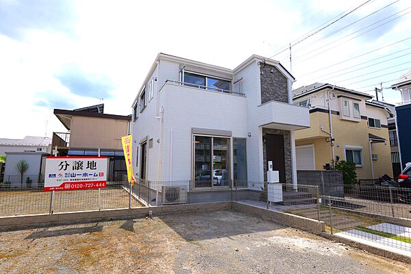 便利で穏やかな暮らしを満喫できる好立地に、全3区画の統一された美しい街並み。