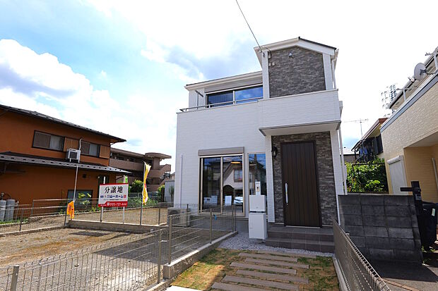 一戸建てが多く、静かで落ち着いた雰囲気を満喫できるエリアです。