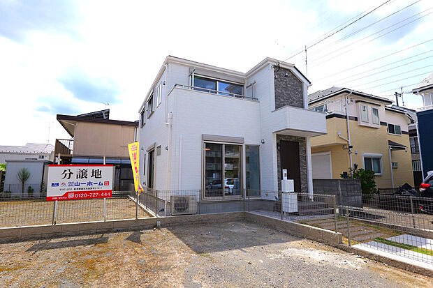 便利で穏やかな暮らしを満喫できる好立地に、全3区画の統一された美しい街並み。