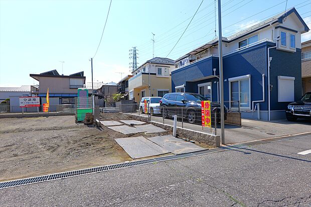 一戸建てが多く、静かで落ち着いた雰囲気を満喫できるエリアです。
