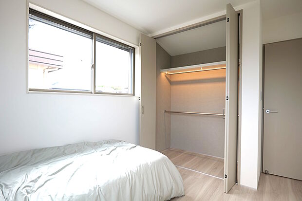 各居室にクローゼットがあり、スッキリとしたお部屋になります。