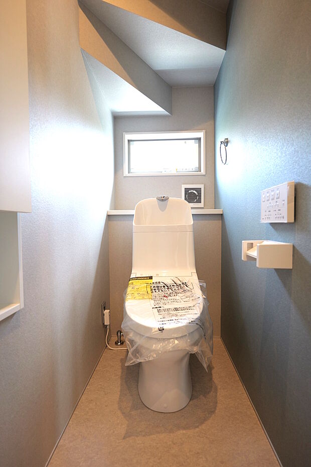 忙しい朝の時間帯に嬉しい1F・2Fトイレ設置。フチレス形状でお掃除ラクラクです。