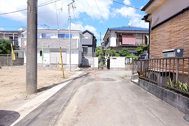 一戸建てが多く、静かで落ち着いた雰囲気を満喫できるエリアです。