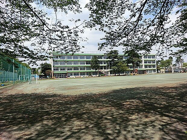 羽村市立松林小学校 徒歩8分　地域と連携した体験学習や、手厚い特別支援の体制が魅力です。